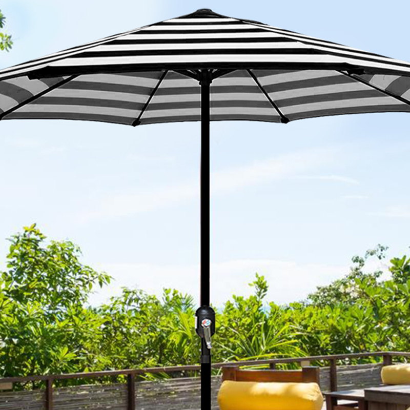 Paraguas promocional de patio con marca a rayas