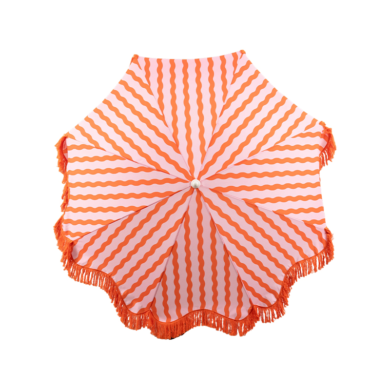 Paraguas de playa con flecos y estampado animal de moda