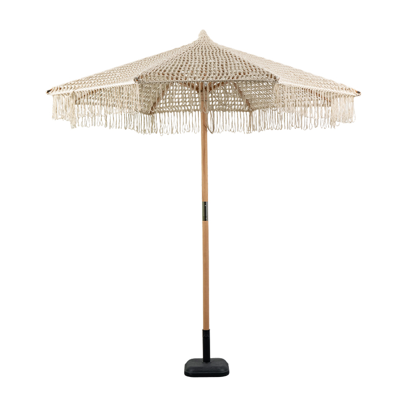 Paraguas de patio de madera boho tejida a mano con dosel con flecos para complejos turísticos y espacios al aire libre de lujo