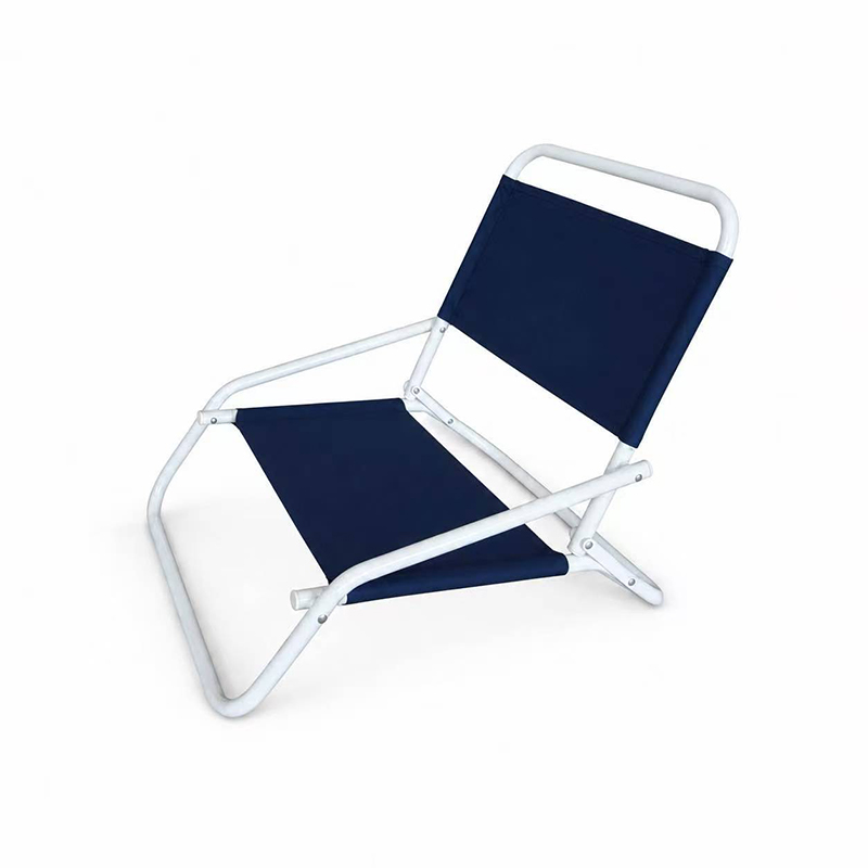 Silla de playa de acero plegable de perfil bajo con diseño minimalista de asiento tipo bandolera